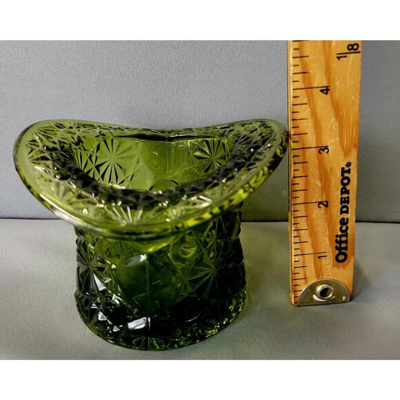 Fenton Vintage Emerald Daisy & Button Top Hat Embossed Texture Vase 3.4" Tall - Picture 12 of 14